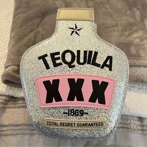 Tequila glittery cross body w/ chain strap. NWT
7.5” wide 9” tall.